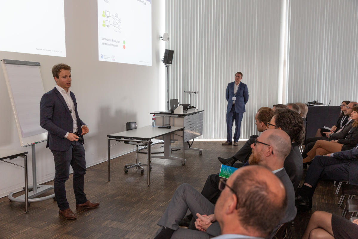 Enlarged view: Jens Hunhevicz presenting at the 5. Digital Real Estate Summit